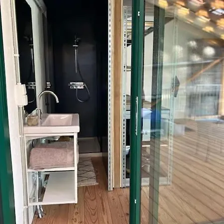 Avec Terrasse アパート
